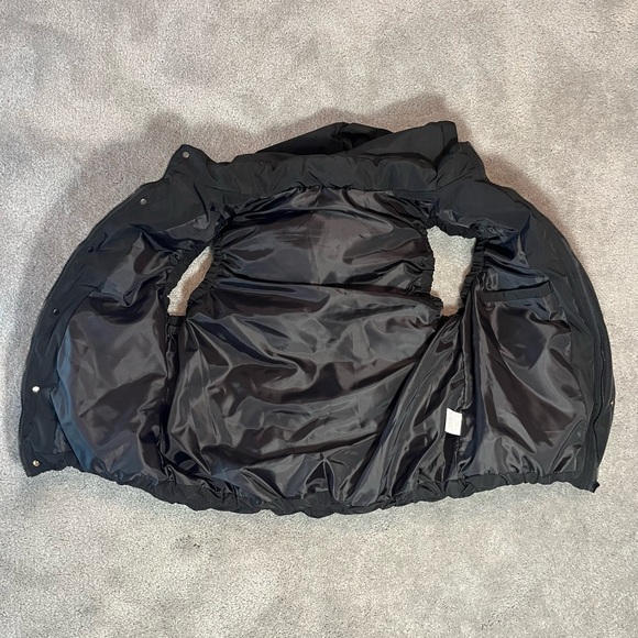 Men's S-M Puffy Black oversized Vest with zippers and buttons - Picture 4 of 4
